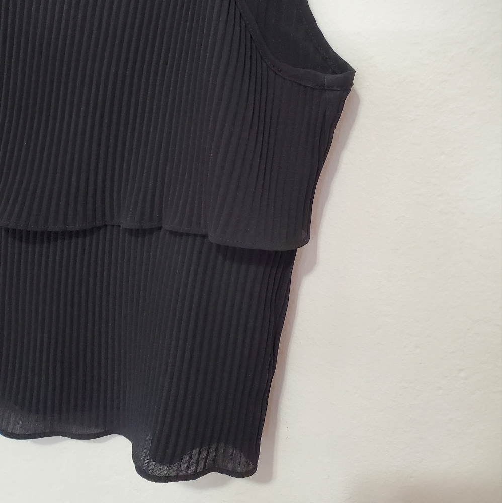 Black Ruffled Tank-Top - Picture 3 of 9